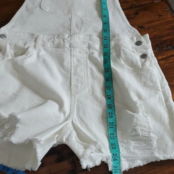 Entro Distressed White Denim Overall Shorts - Picture 11 of 12